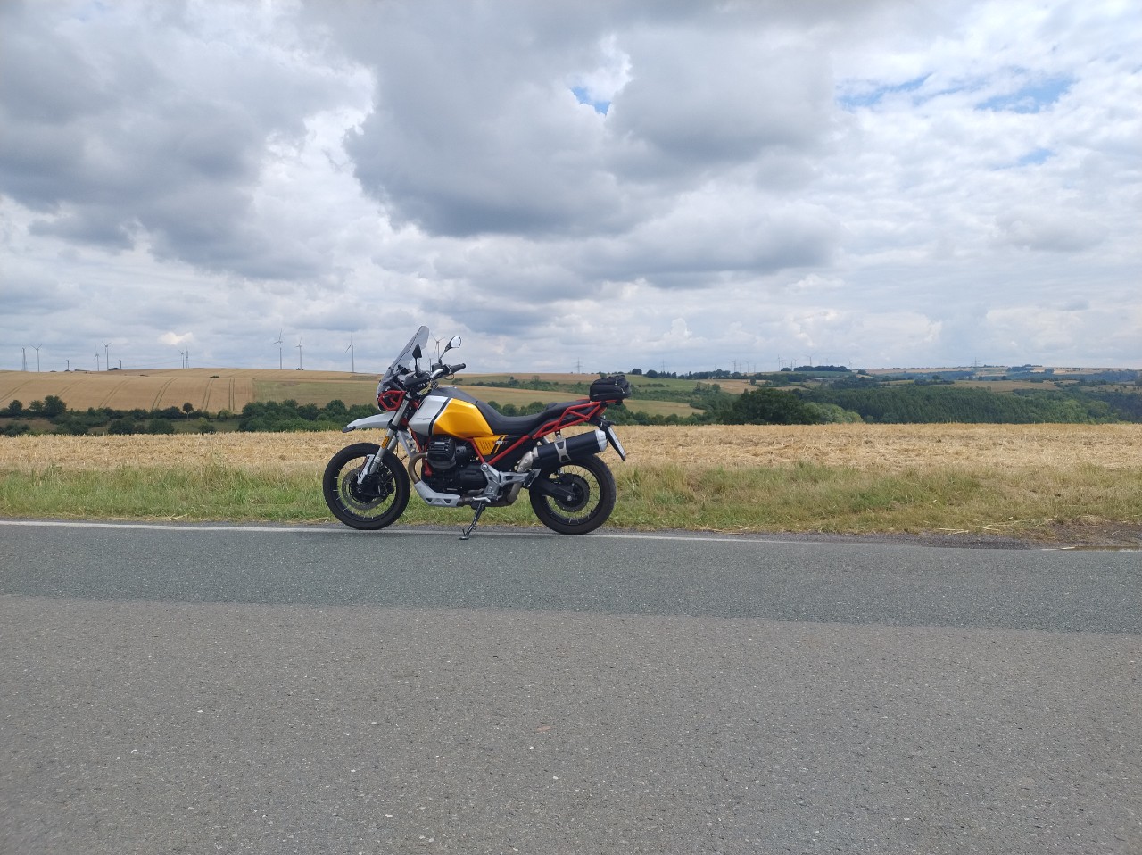 moto_guzzi_v85tt-weserbergland.jpg